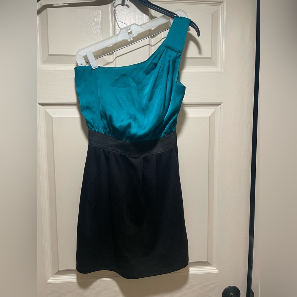 Forever 21 Emerald Green One-Shoulder Sheath Dress